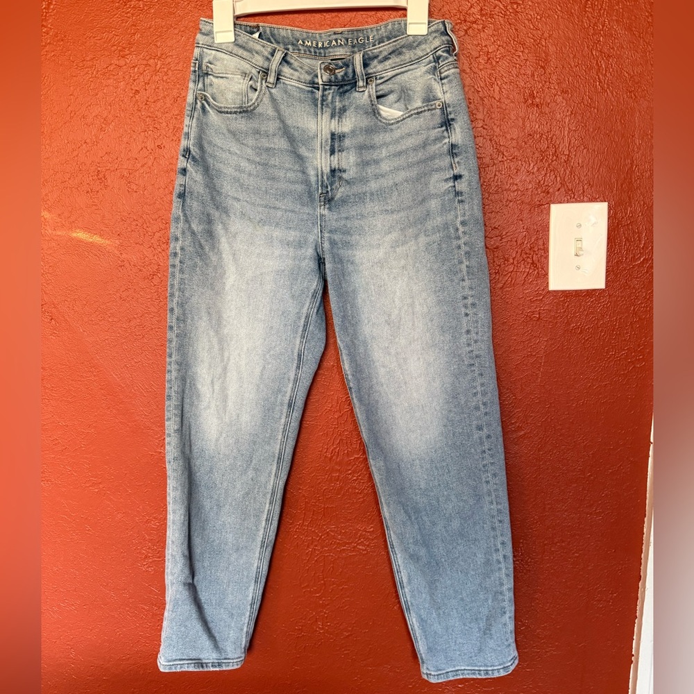 American Eagle Medium Wash Straight Leg Jeans